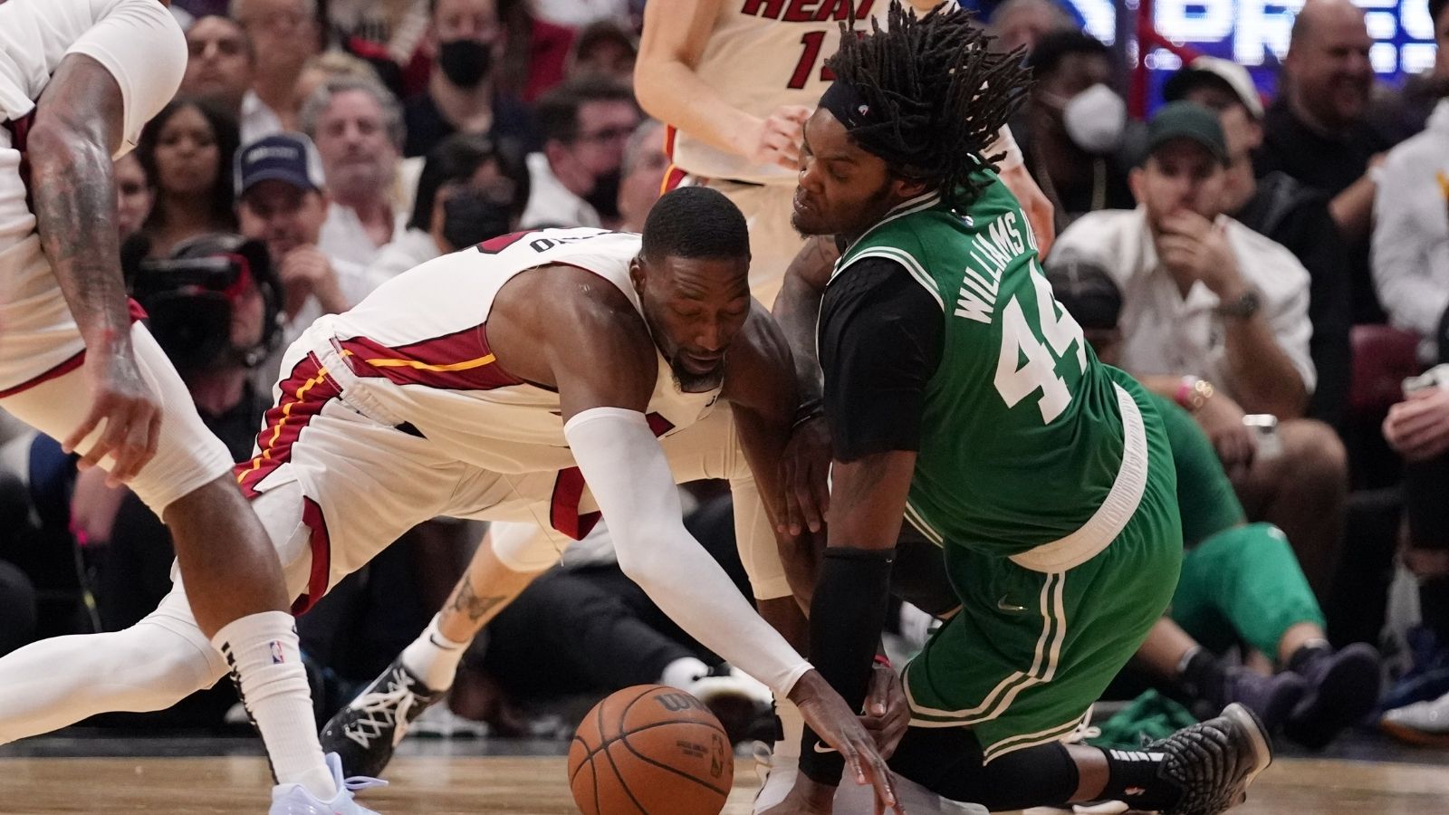 "I mean wtf going on with this Robert Williams III?": Celtics lose their starting center before Game 3 and fans are mad because of discontinuous availability