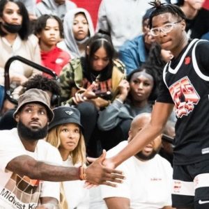 “Did Bryce Maximus get taller yet again?!”: NBA Twitter speculates as LeBron James hypes up ‘Strive for Greatness’ stud for his tough up-and-under layup