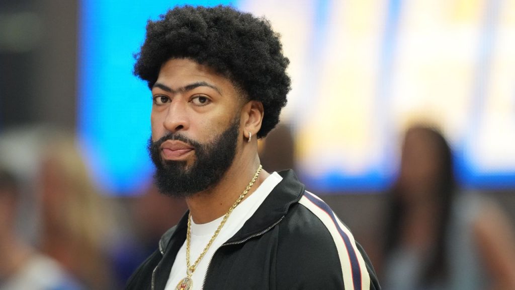 Anthony Davis, Paul George, Kawhi Leonard - 3 superstars in Los Angeles, but only one gets trolled for his injury problems