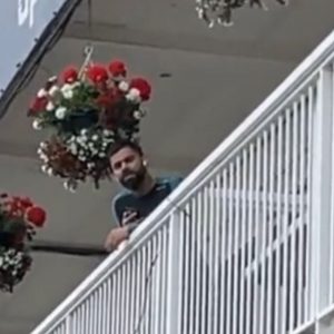 "Match khelne aaya hai ya photo khichwane": Virat Kohli scolds fan for disturbing K Nagarkoti in India practice match