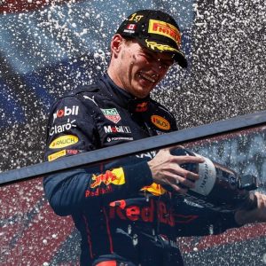 "Max Verstappen should hit the wall to become a true World Champion"- Former F1 Champion gives bizarre take on Red Bull ace's Title winning legacy