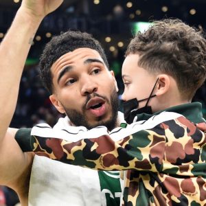 Watch out Jaylen Brown, your roster spot is in trouble as Deuce Tatum shows off his jab step. Looks like Jayson has been giving him lessons.