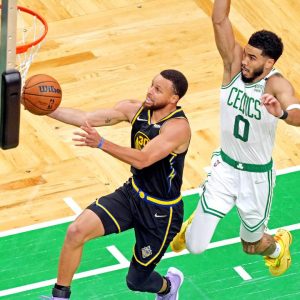 "Stephen Curry has a higher point average(34.3) than Jayson Tatum's FG%(34.1)!": Stats show how incredible Warriors' star has been in the NBA Finals as compared to Celtics' star