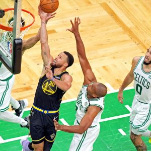 “Larry Bird never won without McHale, Parish ... Magic Johnson never won without Kareem, Worthy, or Cooper”: Why is Stephen Curry criticized for not winning without multiple stars