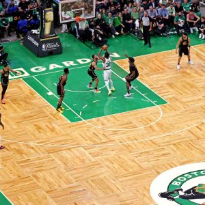 "I had to take off my Dubs shirt because I kept getting cursed out, I've been flipped off 17 times": Members of Warriors staff narrate their ordeal in Boston