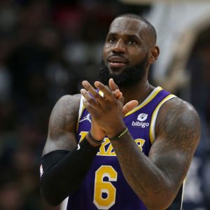"LeBron James gave Nike's founder a $7500 vintage Rolex from 1972!": When Lakers superstar showed his ultimate boss some serious gratitude for his $90 million contract