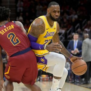 "LeBron James is interested in Collin Sexton!": NBA Insider reveals Lakers' questionable offseason plans to bring in Cavaliers star, to help fix their gargantuan mess