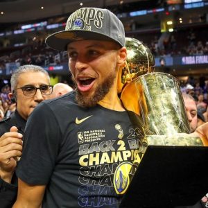 "How is Stephen Curry trolled for choking in the NBA Finals!?": Stats show the GSW MVP has 5 games of 30/5/5 with 5+ 3PM, just 1 less than all of the players in NBA history combined