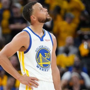 6'2" Stephen Curry describes his go-to Gas Station snack, elaborates on how the same is no joke to him