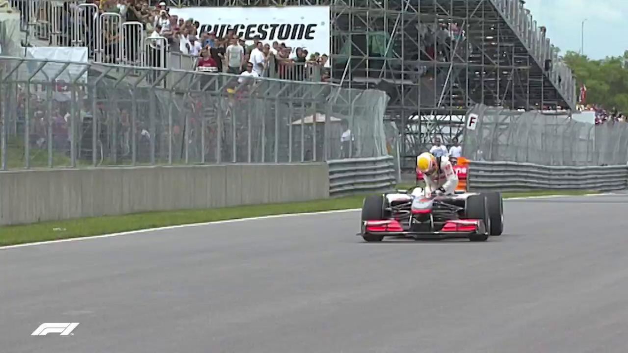 "Bono my steering is gone"– Lewis Hamilton takes off steering wheel while driving F1 car in Canada