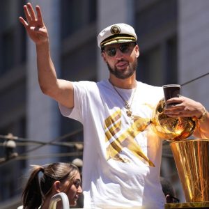 "I'm happy to see Klay Thompson be more like Magic Johnson to me!": Dad, Mychal Thompson speaks on $55 million man acting more like legend and Kobe Bryant as veteran