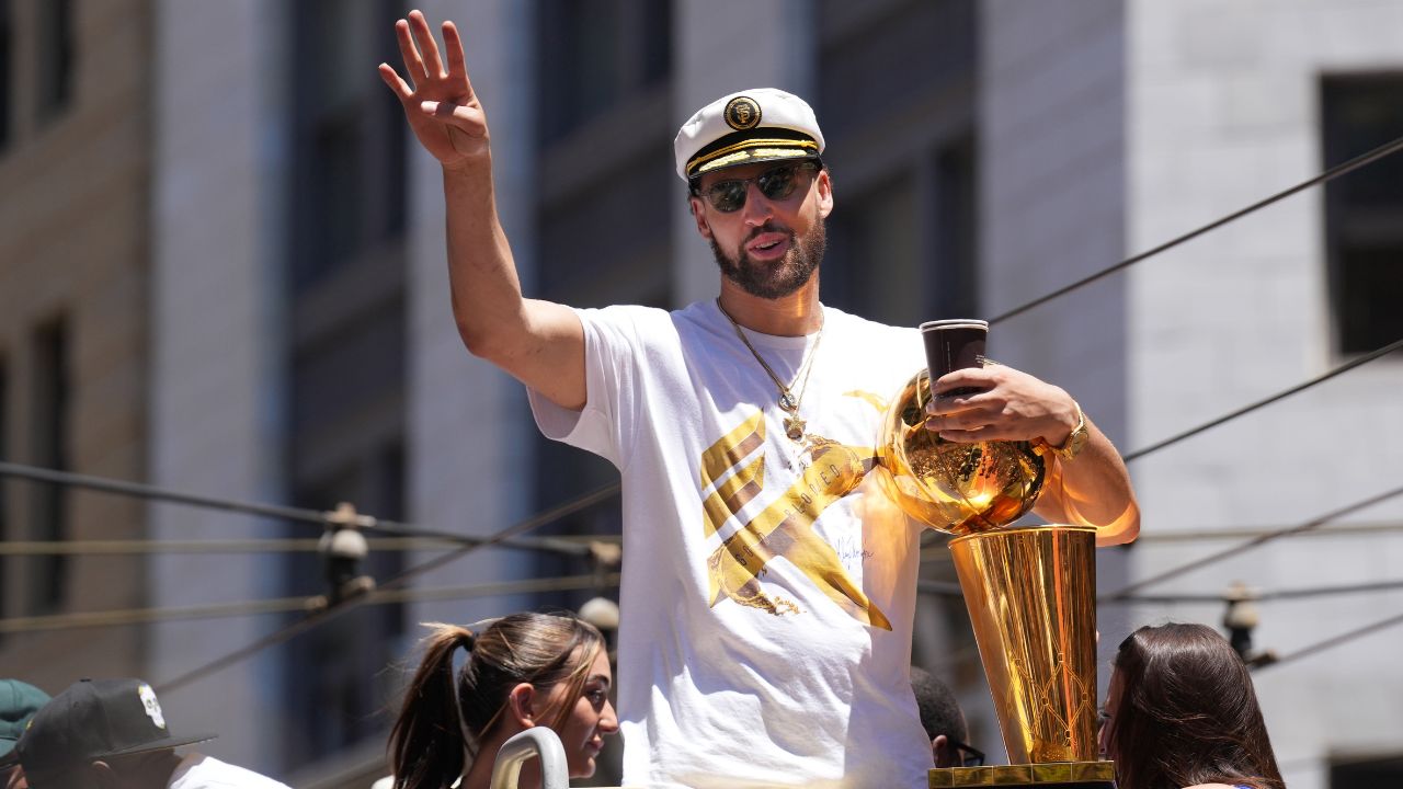 "I'm happy to see Klay Thompson be more like Magic Johnson to me!": Dad, Mychal Thompson speaks on $55 million man acting more like legend and Kobe Bryant as veteran