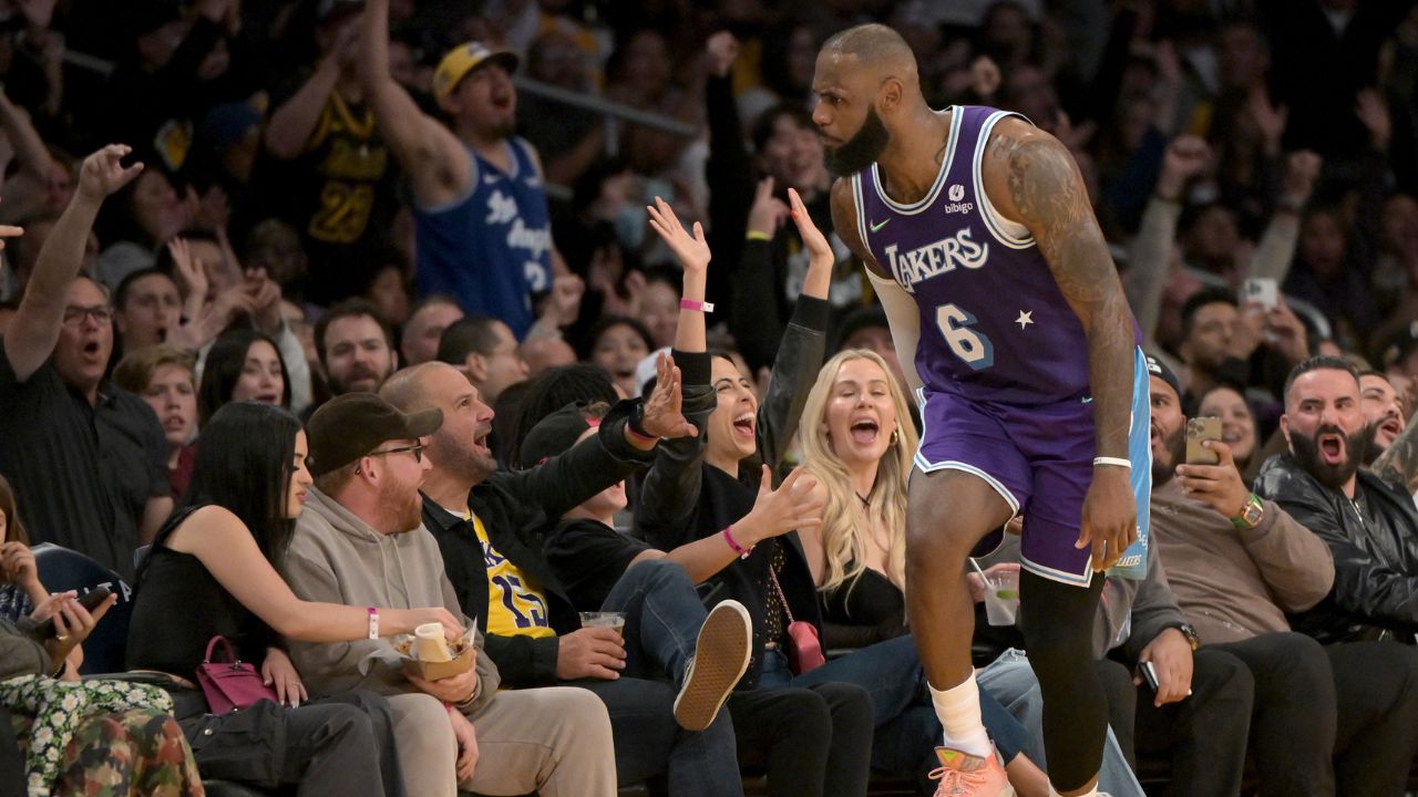 The folks on Twitter are at it again. This time the topic is LeBron James and how he has never given Skip Bayless even a shade of attention.  