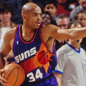 6'6" Charles Barkley dunks on 393 foot monster for a Nike advert!