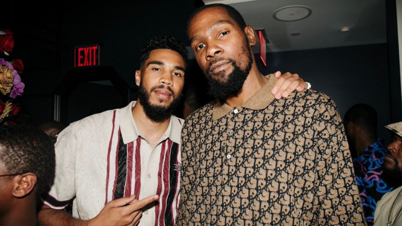 "Are Jayson Tatum and Kevin Durant tampering already?!": Rumors fly absolutely wild as 6'9" Celtics star seen outside with in-demand Nets man