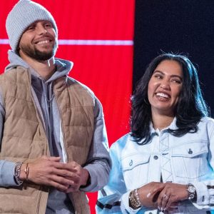 185 lbs Stephen Curry's pregame meal is wife Ayesha Curry's specially cooked Spaghetti!