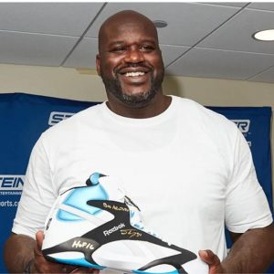 7'0, 300lb Shaquille O'Neal used hot water on Michael Jordan's shoes to fit his size 23 feet