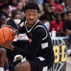 Bronny James's 25-10-5 stat line at 6'2" is reminiscent of a 6'6" LeBron James in High School 