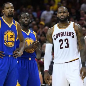 “LeBron James went to a 33 win Cavs and a 35 win Lakers - won rings. KD again wants in on a #1 team!”: NBA Twitter wants the comparison between the 6’9 and 6’10 small forwards to be stopped
