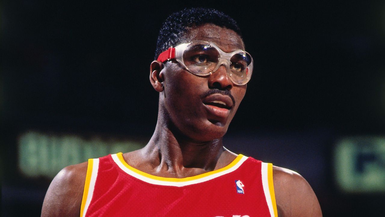Hakeem Olajuwon duped a woman into getting pregnant and paid $10,000 to not marry her