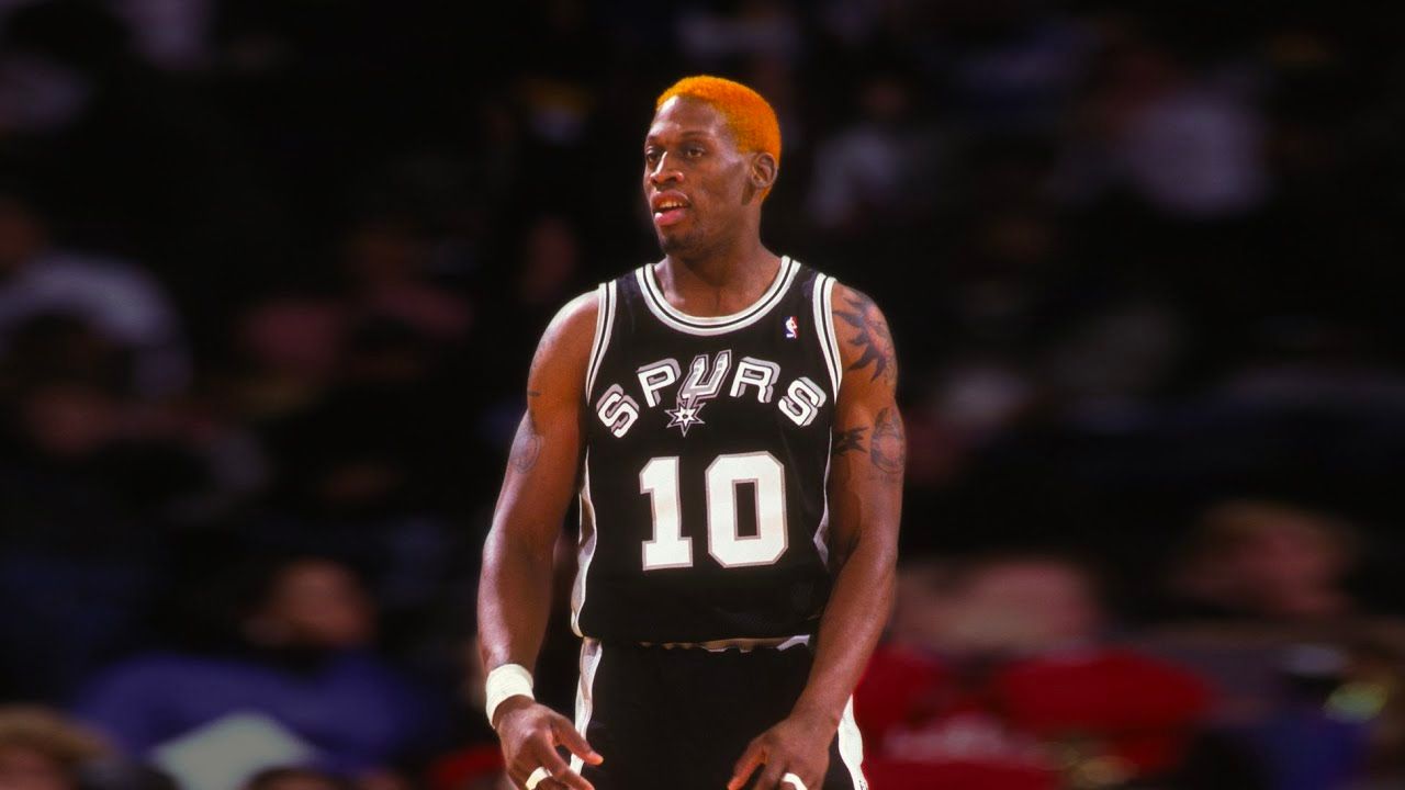 6'7" Dennis Rodman threw his $230 million teammate under the bus by forcing him to match up against Hakeem Olajuwon