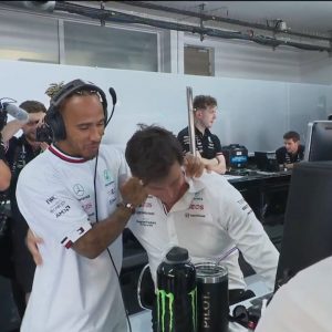 "I can see Lewis Hamilton being a team principal!"- F1 Twitter lauds 7-time World Champion for coaching Nyck de Vries during FP1 of French GP