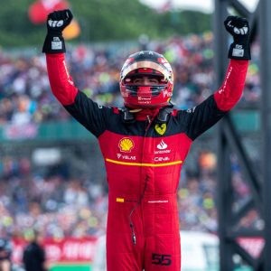 "It is a f***ing honour" - 27-year-old Carlos Sainz recalls Sergio Perez's heartfelt wishes after first Grand Prix win