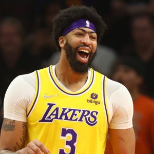 "Is That Anthony Davis or Shaquille O’Neal?": Lakers 6'11 All-Star Impresses Social Media With a Dominant Performance in the Win Against Warriors