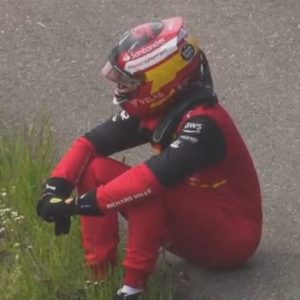 "Carlos Sainz bursts into flames" - F1 Twitter heartbroken after a horrible DNF for Ferrari's Carlos Sainz at Austrian GP