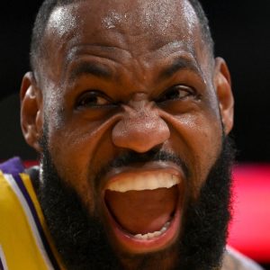Billionaire LeBron James dons hat of mimicry artist clapping back at heckler
