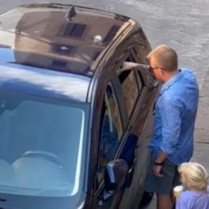 "Kimi knows what it's like to be in a hot car without a drink": When Kimi Raikkonen helped a dog get his drink leaving a Ferrari officer awestruck