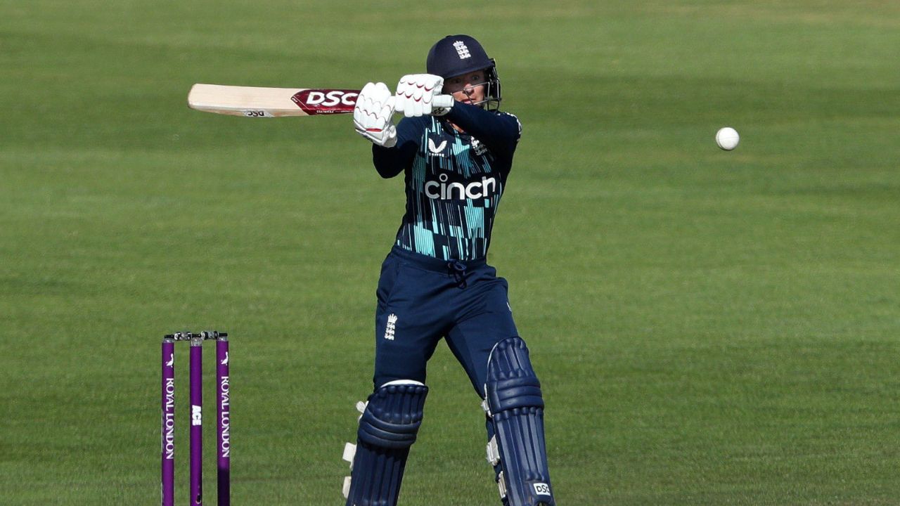 Brisbane Heat Women have signed English batter Danni Wyatt for the upcoming Women's Big Bash League 2022-23.