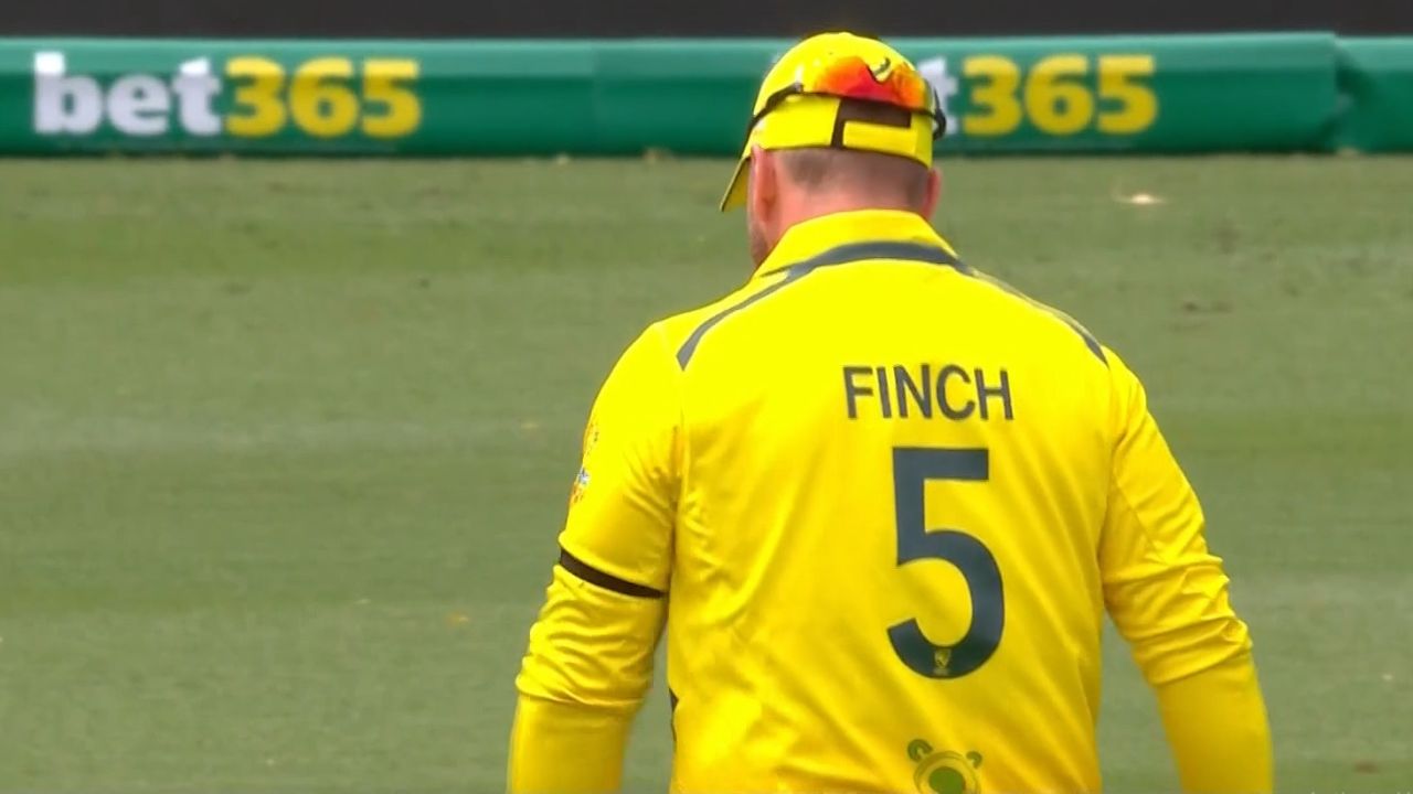 Why are Australian cricketers wearing black armbands today: Why are the cricketers wearing black armbands today 2022?