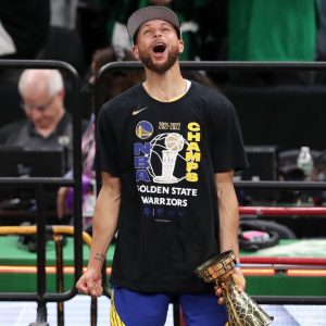 “6 physical freaks and a frail 6’3” 180-lbs Stephen Curry”: NBA Twitter marvels at the 8X All-Star featuring on a prestigious list