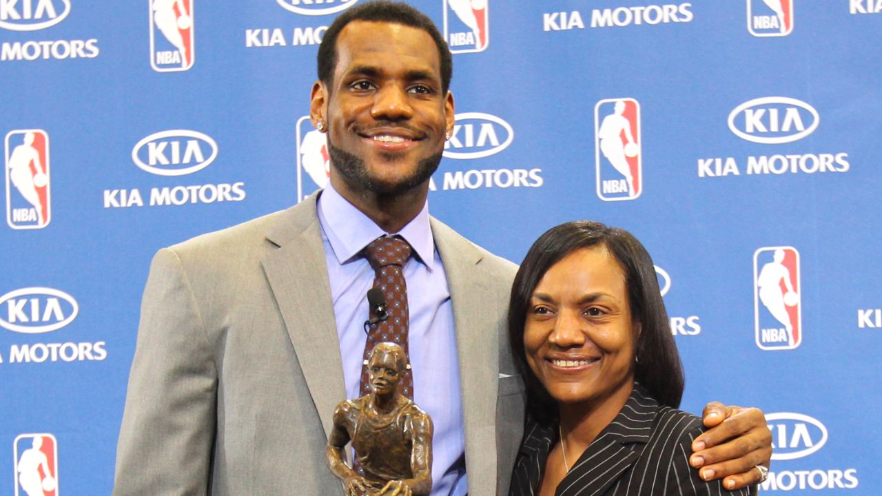 LeBron James has a $1.7 Billion fortune but vows to never pull out his money in front of others