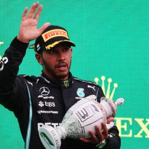 How F1 drivers like Lewis Hamilton are going 1 second quicker by not drinking water during a race