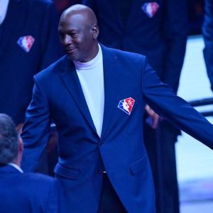 “Michael Jordan comes back for another ‘Last Dance’”: Bulls legend grooves with a lady in a rare footage