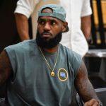 Billionaire LeBron James’ paint job on $670,000 Lamborghini to match ‘LeBron X1’ is the biggest flex