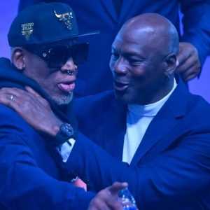 Snagging $16,100,000 From The Bulls, Dennis Rodman Was Once Hilariously Roasted By Michael Jordan For Wearing 3+ Inch Heels