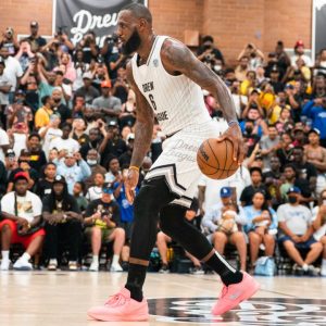 LeBron James makes Rockets rookie's dream from 3 years old come true at The CrawsOver, revealed by his mother