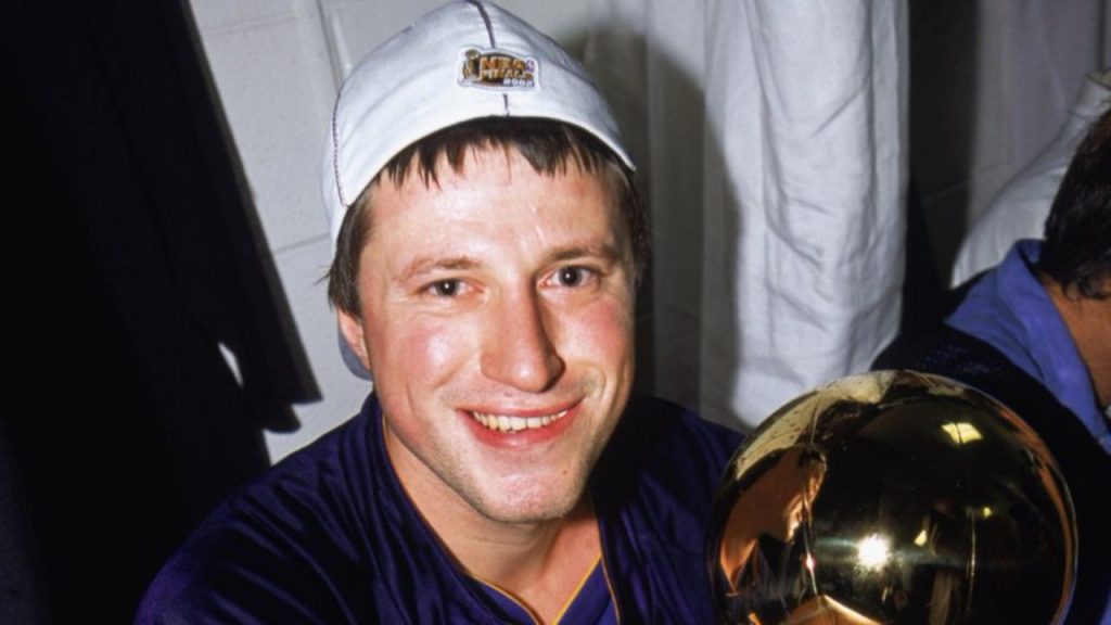 Kobe Bryant's Ukrainian teammate auctions championship rings at $200,000 for rebuilding efforts