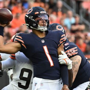 6'3" Justin Fields Diced Up the Starting Browns Defense To The Tune of 3 Touchdowns Giving Bears Fans Hope For the Season