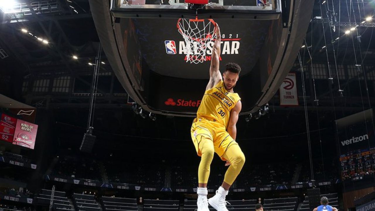 6’3” Stephen Curry beat 6'6" Kobe Bryant in dunks made, during one special season