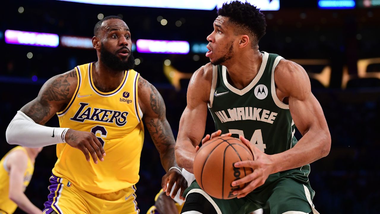 “LeBron James Already Falling Light Years Behind Giannis”: NBA Twitter Trolls Lakers as Bucks Go 6-0 Without Khris Middleton