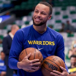 "Stephen Curry is the People's Champ!": Warriors star, who is set to sign a $1 Billion deal, gets high praise from ESPN analyst