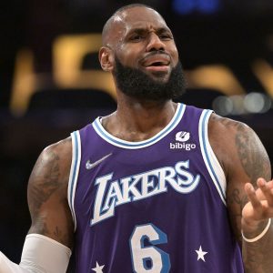 “LeBron James Knows He's Mid”: NBA Twitter Roasts Lakers Superstar For Misspelling ‘Kid From Akron’