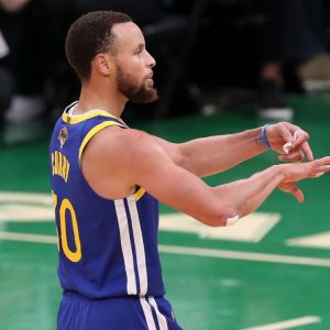 Steph Curry, who averaged 32 ppg, had 6'9" stars dancing across NBA hardwood