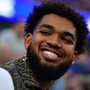 “100 bottles of vodka, 50 bottles of champagne, 60 bottles of tequila on Karl-Anthony Towns’ tab”: Fan makes good use of KAT’s $224 million contract