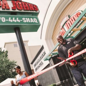 "I'm not Michael Jordan, I'm way better than him!": Shaquille O'Neal has a case of mistaken identity while giving out pizzas in LA