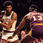 Wilt Chamberlain blocked Kareem Abdul-Jabbar’s iconic “skyhook” 5 times in Game 3 of the 1972 ECF
